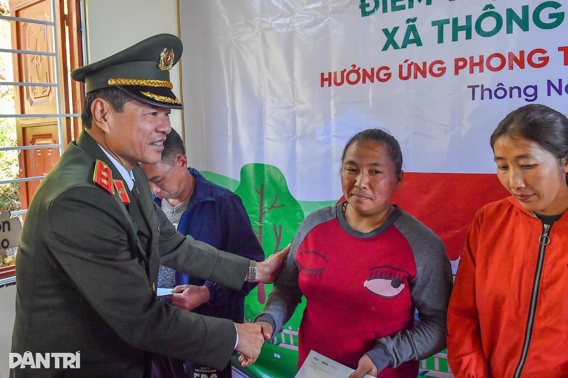 Khánh thành điểm trường Dân trí nơi biên cương Cao Bằng - 10 Khánh thành điểm trường Dân trí nơi biên cương Cao Bằng - 10