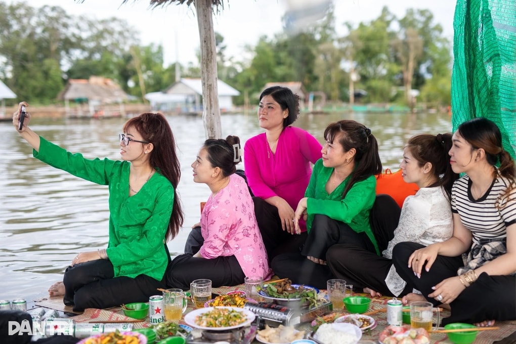 Khu du lịch miền Tây đón khách đột biến nhờ... cho khách tắm đồng - 3