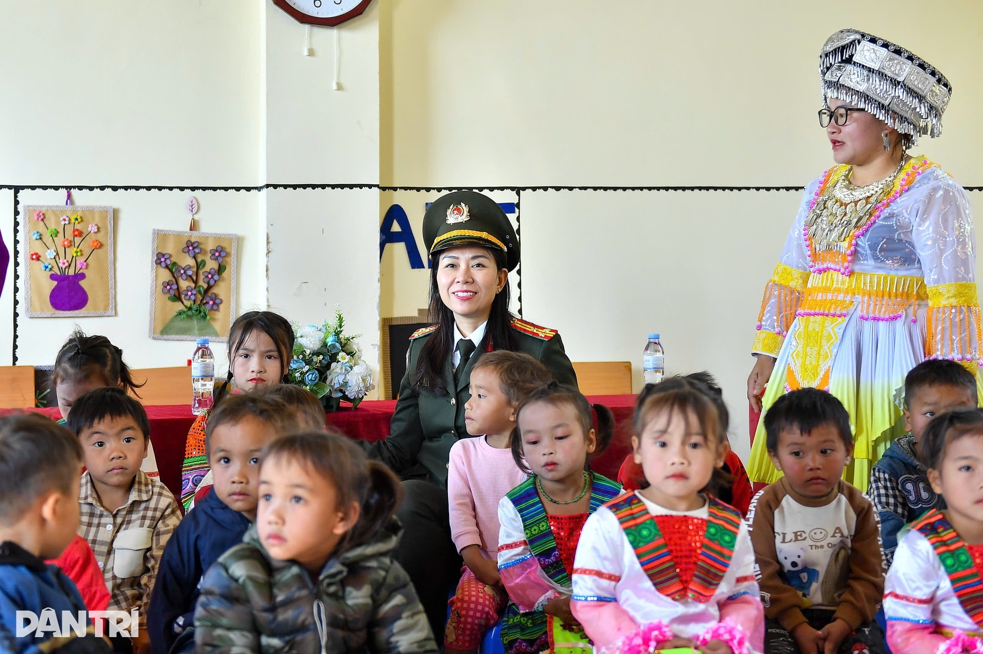 Khánh thành điểm trường Dân trí nơi biên cương Cao Bằng - 3 Khánh thành điểm trường Dân trí nơi biên cương Cao Bằng - 3