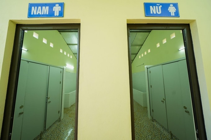 Nhà tắm mới tại điểm trường Lao Chải (Lào Cai) đáp ứng nhu cầu sinh hoạt của gần 500 học sinh bán trú. Ảnh: Uniqlo Việt Nam