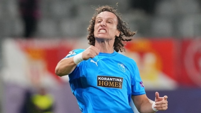 Luiz mừng bàn thắng ở trận gặp Monaco, trên sân Alphamega, Limassol, đảo Síp hôm 26/11. Ảnh: Reuters