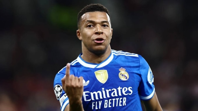 Mbappe mừng bàn trong trận Olympiakos 3-4 Real ở lượt thứ năm vòng bảng Champions League tối 26/11. Ảnh: AFP