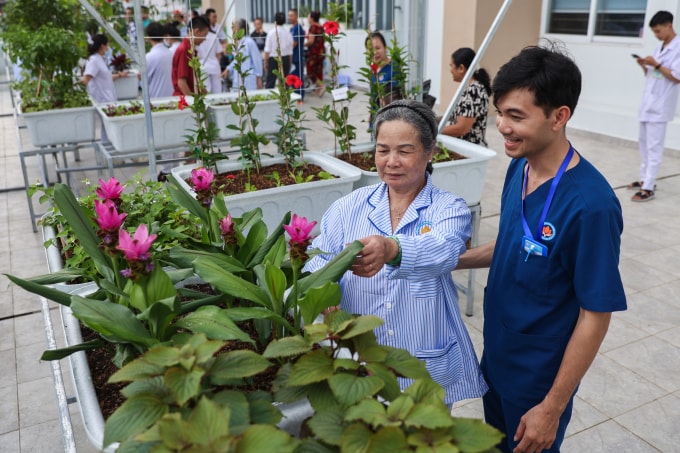 Người cao tuổi tham gia dịch vụ dưỡng lão bán trú tại TP HCM. Ảnh: Quỳnh Trần