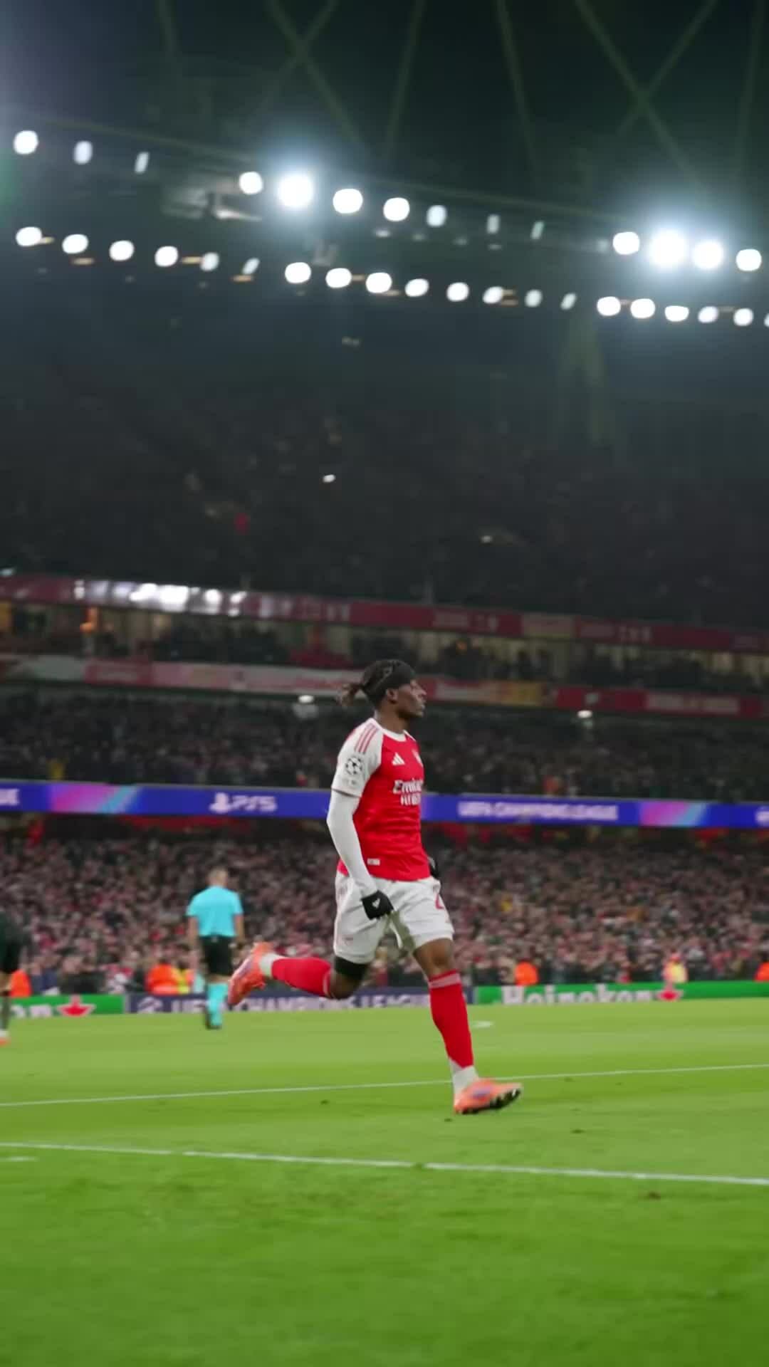 Các cầu thủ Arsenal mừng trận thắng Bayern