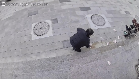 Gió thổi bay 180 triệu đồng tiền mặt của người đàn ông và cái kết - Ảnh 1.