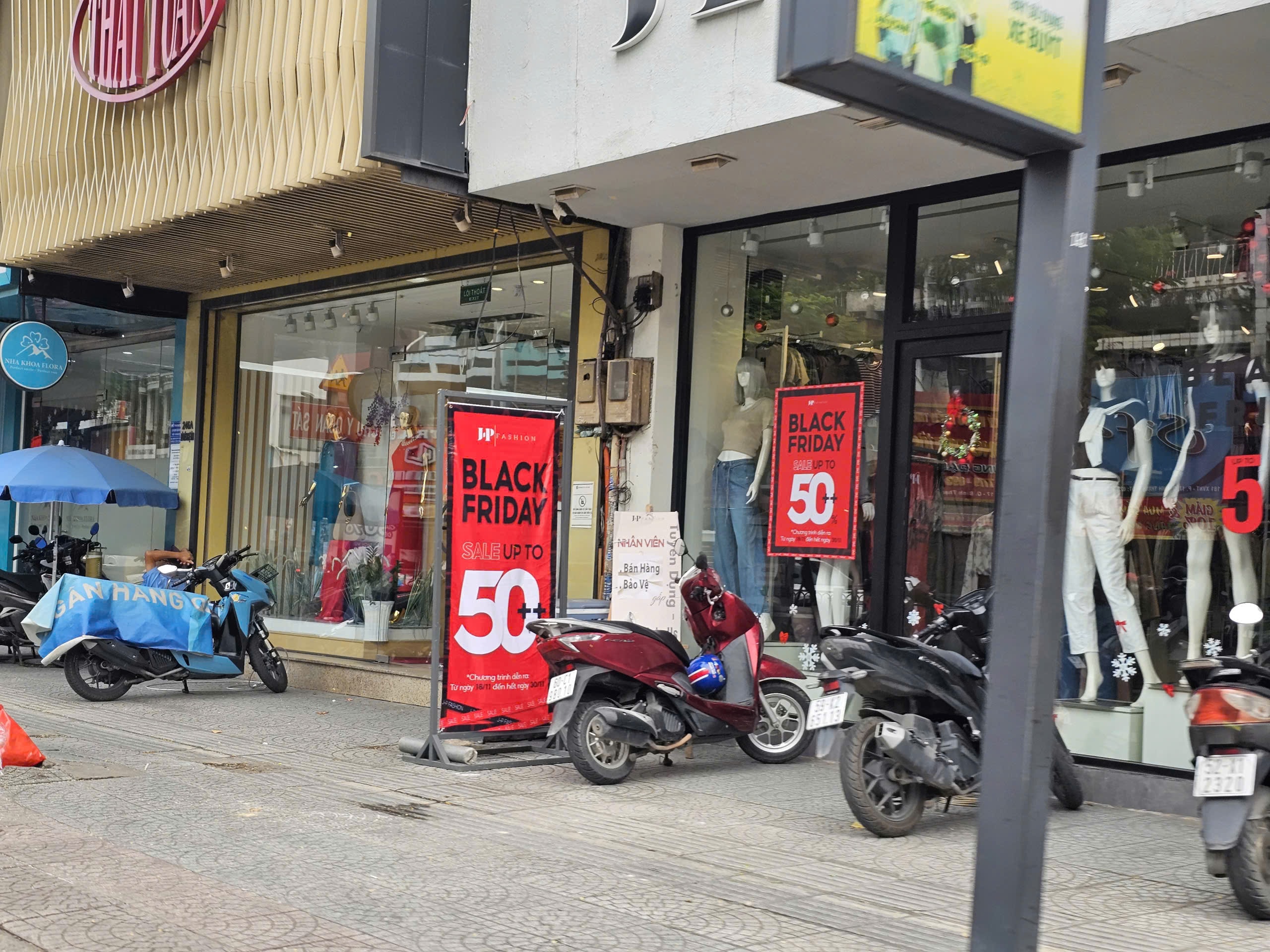 Người tiêu dùng lắc đầu với Black Friday - Ảnh 8.