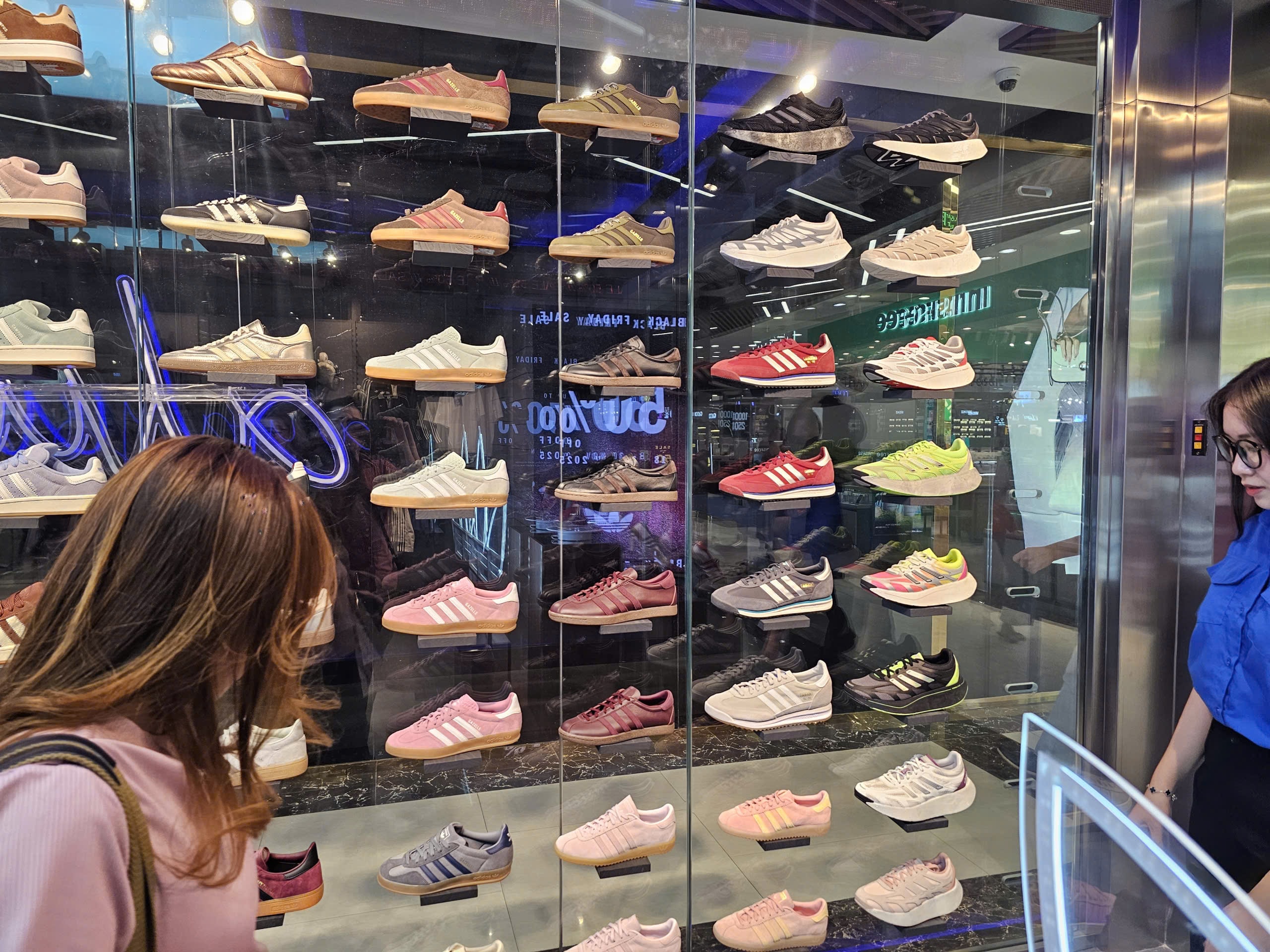 Người tiêu dùng lắc đầu với Black Friday - Ảnh 4.