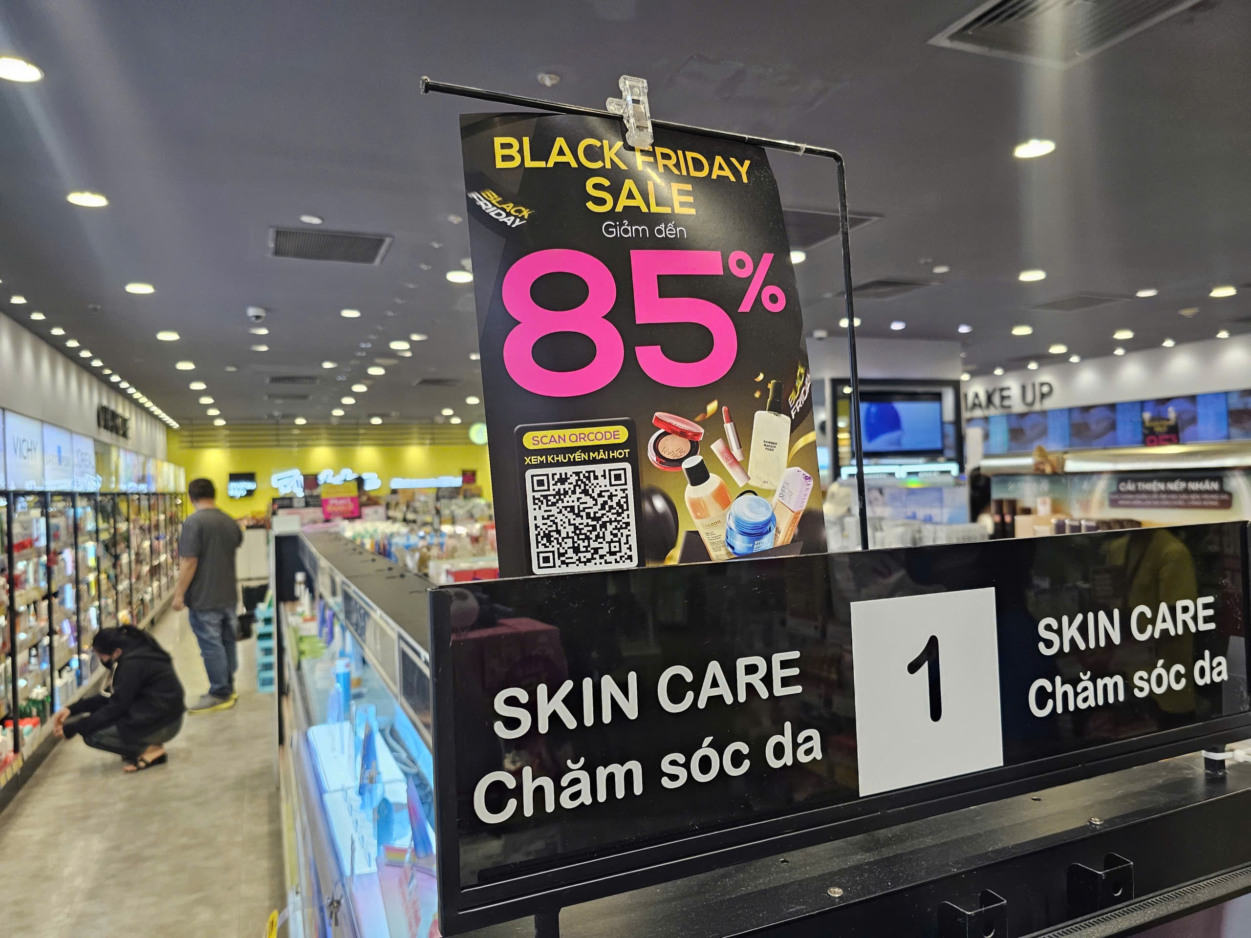 Người tiêu dùng lắc đầu với Black Friday - Ảnh 3.