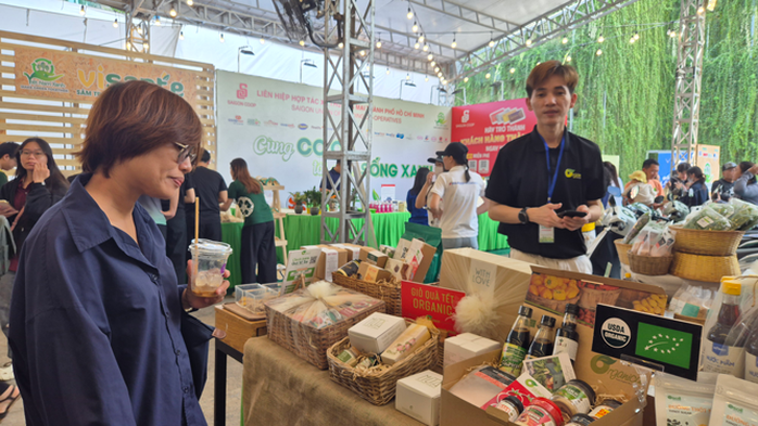 Không lo thiếu hàng Tết - Ảnh 1.