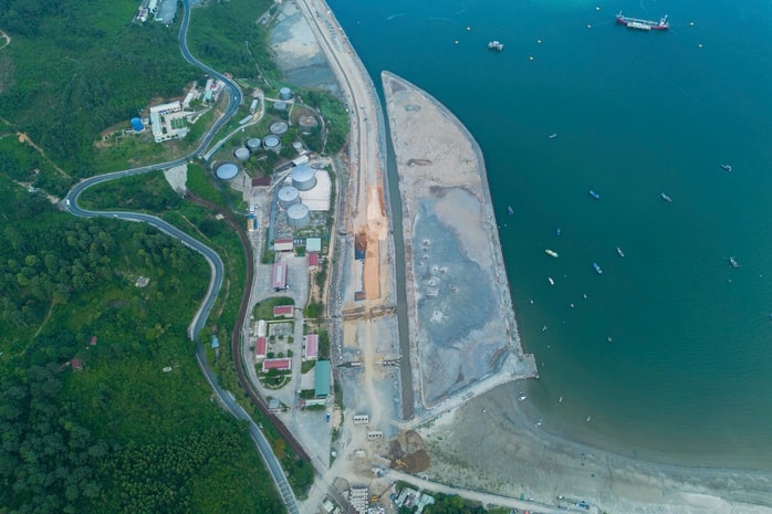 Đà Nẵng huy động tổng lực dự án cảng Liên Chiểu để hoàn thành trước Tết Bính Ngọ 2026 - Ảnh 1. Đà Nẵng huy động tổng lực dự án cảng Liên Chiểu để hoàn thành trước Tết Bính Ngọ 2026 - Ảnh 1.