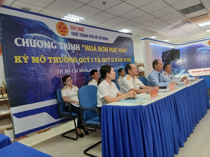 164 người ở TP HCM trúng thưởng xổ số hóa đơn - Ảnh 1.