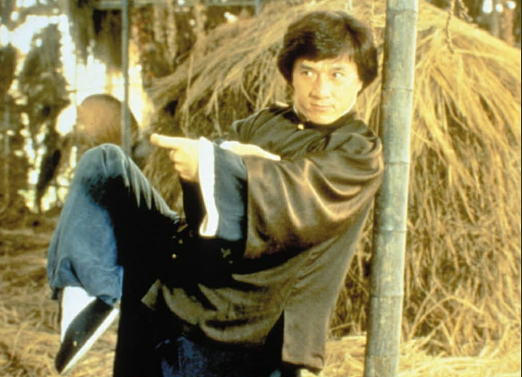 Thành Long trong một cảnh phim của 