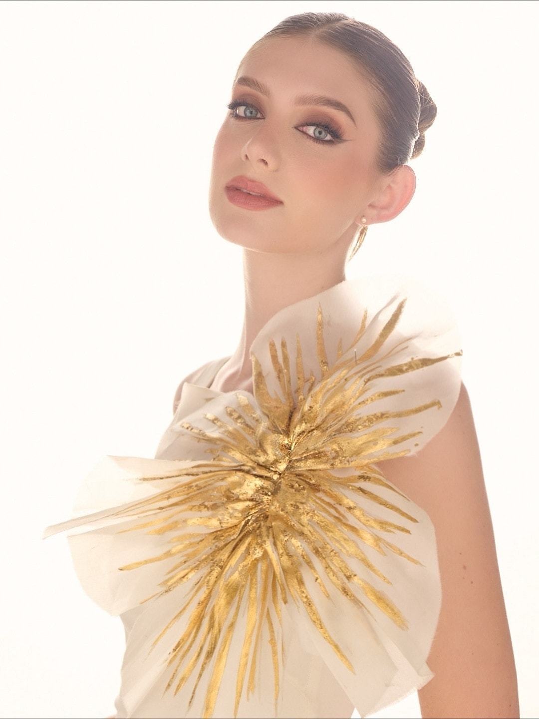 Trong phần thi ứng xử, khi được hỏi: “Nếu phải mô tả trải nghiệm tại Hoa hậu Quốc tế cho gia đình và những người thân yêu, bạn sẽ nói gì?”, cô trả lời: 