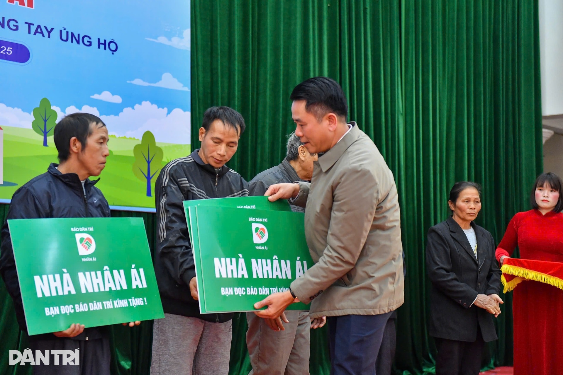 Khánh thành 13 nhà Nhân ái ở Cao Bằng, người dân an tâm đón Tết - 5 Khánh thành 13 nhà Nhân ái ở Cao Bằng, người dân an tâm đón Tết - 5