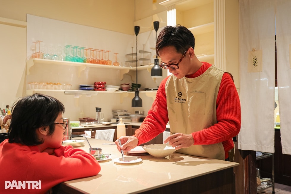 Khách Tây chắp tay... cúi đầu cảm ơn vì quán ăn ở Hà Nội bán đồ quá ngon - 3 Khách Tây chắp tay... cúi đầu cảm ơn vì quán ăn ở Hà Nội bán đồ quá ngon - 3