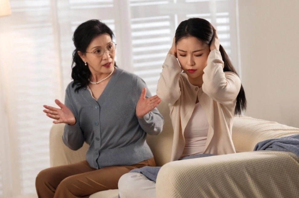 Nhà chồng cho 3 tỷ đồng, tôi rơi nước mắt khi phải ký vào một tờ giấy - 1