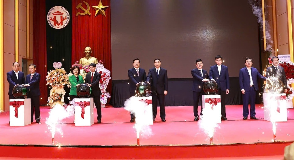 Chủ tịch UBND Phú Thọ: Phát triển nhân lực là chìa khóa để đi nhanh và xa - 3