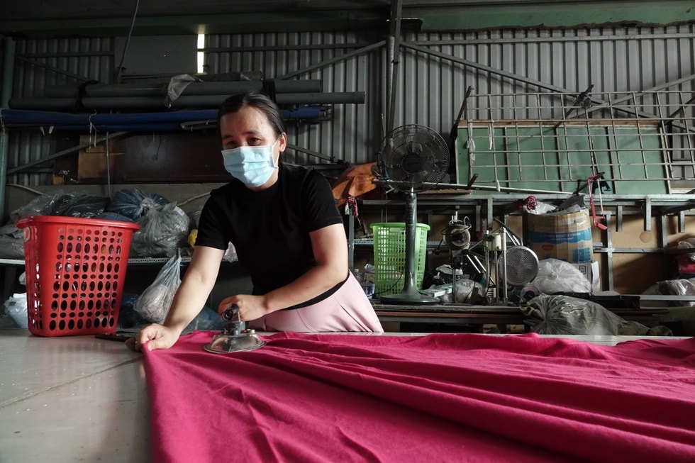 Xưởng may ngừng kinh doanh, chuẩn bị 10.000 chăn ấm tặng đồng bào vùng lũ - 15