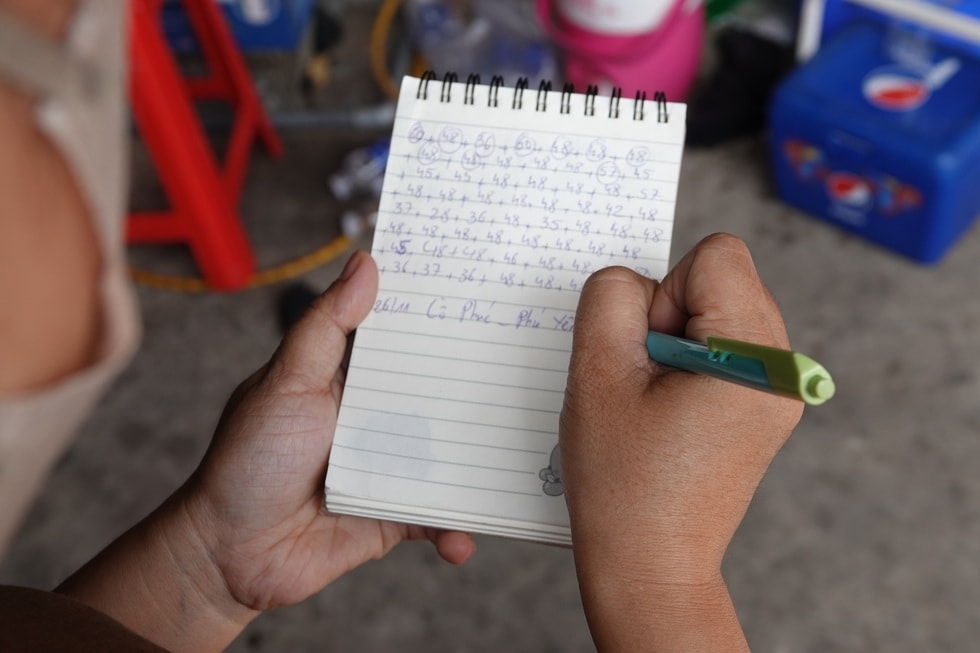 Xưởng may ngừng kinh doanh, chuẩn bị 10.000 chăn ấm tặng đồng bào vùng lũ - 8