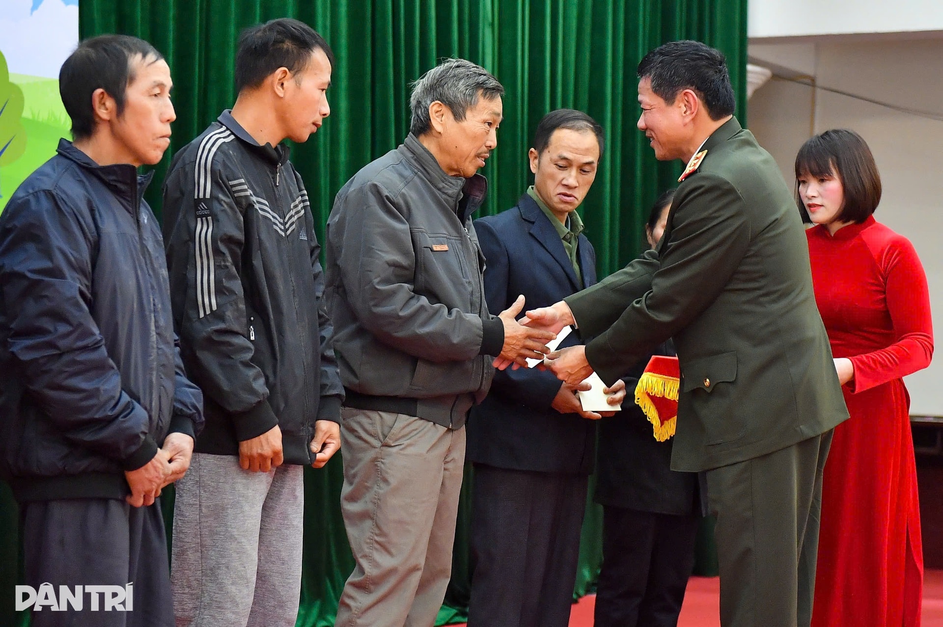 Khánh thành 13 nhà Nhân ái ở Cao Bằng, người dân an tâm đón Tết - 14 Khánh thành 13 nhà Nhân ái ở Cao Bằng, người dân an tâm đón Tết - 14