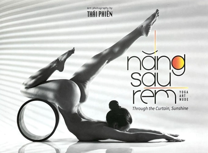 Bìa sách Nắng sau rèm của Thái Phiên. Ảnh: NXB Phụ nữ Việt Nam