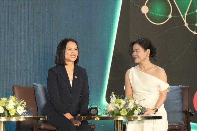 Bà Nguyễn Thị Mỹ Hạnh, Phó tổng giám đốc, Tổng giám đốc Ngân hàng Bán lẻ MSB (bên trái) chia sẻ chiến lược định vị phân khúc khách hàng. Ảnh: MSB