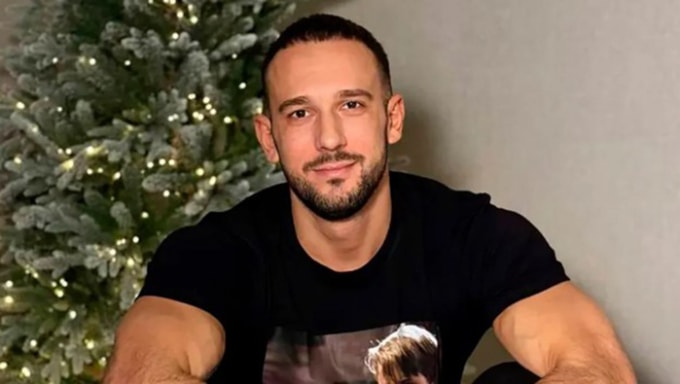 Huấn luyện viên cá nhân Dmitry Nuyanzin. Ảnh: East2west News