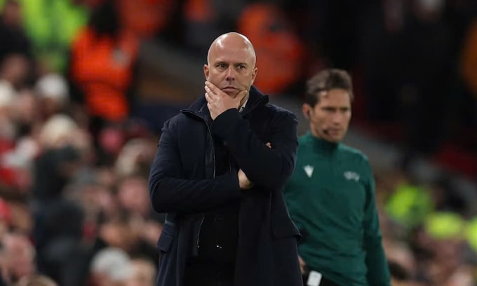 HLV Arne Slot trong trận Liverpool thua PSV 1-4 trên sân Anfield, thành phố Liverpool, Vương Quốc Anh, lượt 5 vòng bảng Champions League tối 26/11/2025. Ảnh: Reuters