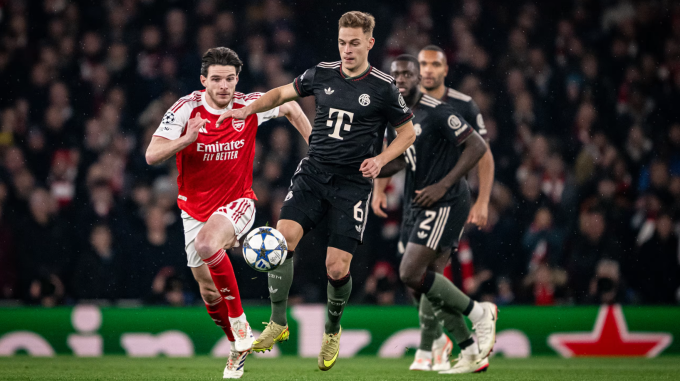 Joshua Kimmich (áo đen) đi bóng trong trận Bayern thua Arsenal 1-3 trên sân Emirates, London, Anh ngày 26/11/2025. Ảnh: FC Bayern