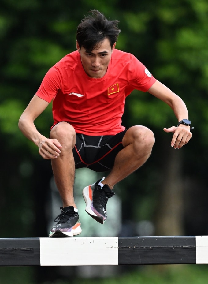 Vận động viên Lê Tiến Long tăng cường tập luyện hướng đến Sea Games 33. Ảnh: Li-Ning