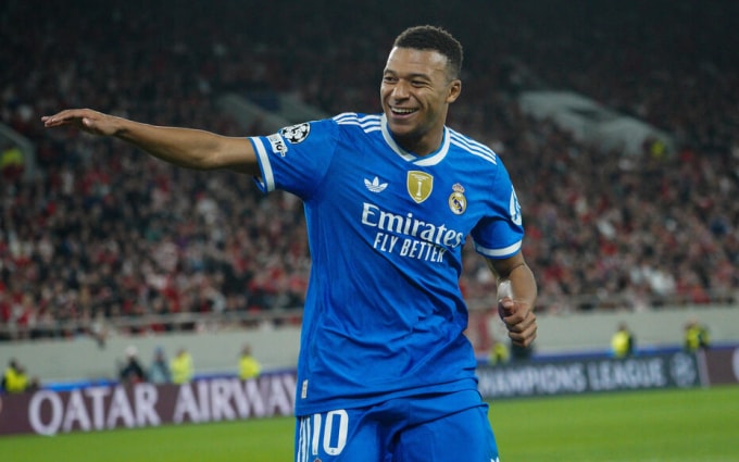 Mbappe mừng bàn trong trận Olympiakos 3-4 Real ở lượt năm vòng bảng Champions League hôm 26/11. Ảnh: Icon Sport