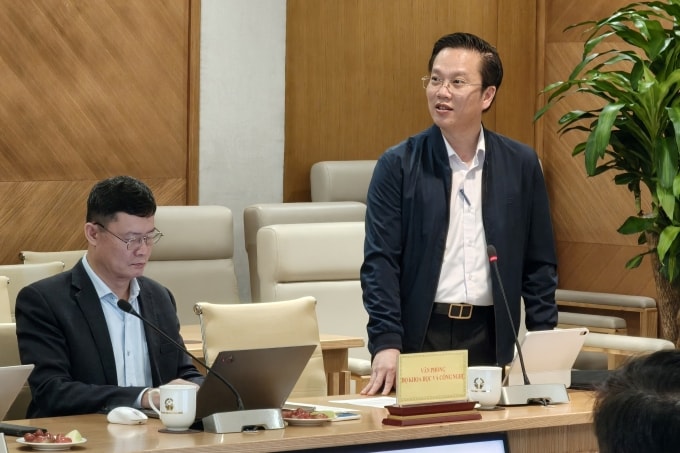 Chánh Văn phòng Bộ Khoa học và Công nghệ Hà Minh Hiệp (bên phải), tại hội thảo phối hợp các bộ, ngành trong lĩnh vực khoa học công nghệ và đổi mới sáng tạo, sáng 28/11. Ảnh: Trọng Đạt