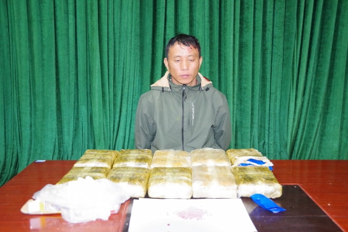 Pháng cùng số tang vật bị thu giữ. Ảnh: Khánh Hà