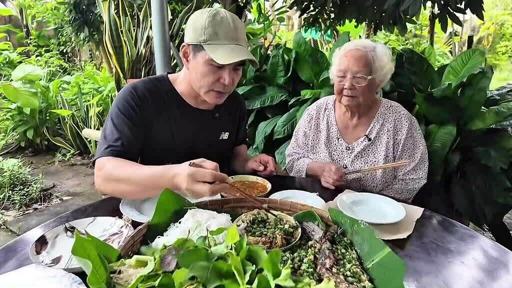 Trung Dũng làm Vlog ẩm thực