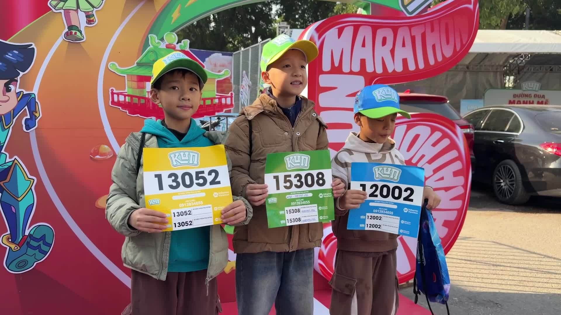 Phát Bib Kun Marathon Hà Nội 2025