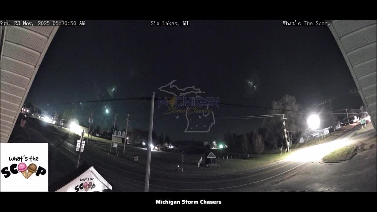 Mảnh sao chổi vận tốc 160.000 km/h cháy sáng trên bầu trời