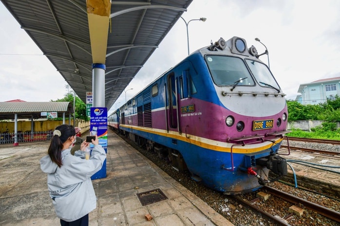 "Cú hích" từ đường sắt - Ảnh 1.