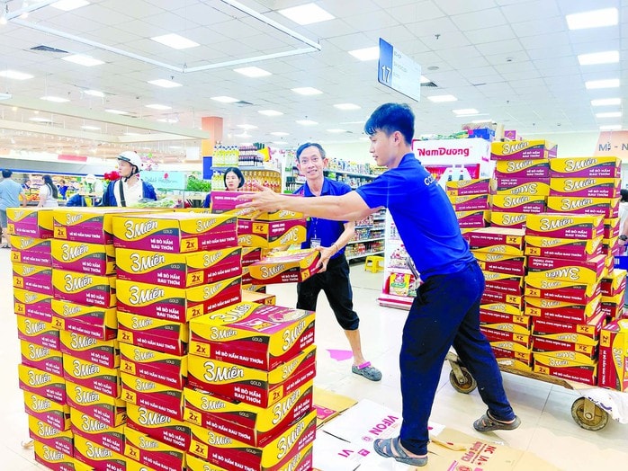 Saigon Co.op bán hàng không lợi nhuận, tiếp sức thị trường miền Trung sau bão lũ - Ảnh 1.