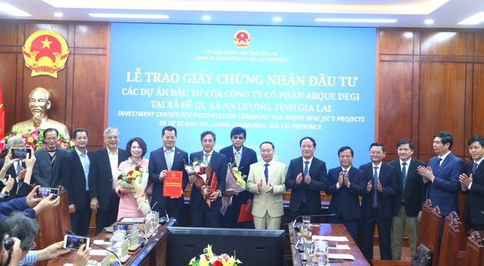 Gia Lai trao giấy chứng nhận đầu tư 3 dự án hơn 8.500 tỉ đồng tại đầm Đề Gi - Ảnh 1. Gia Lai trao giấy chứng nhận đầu tư 3 dự án hơn 8.500 tỉ đồng tại đầm Đề Gi - Ảnh 1.