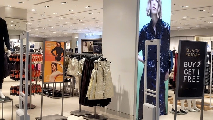 Black Friday 2025: Mua sắm rộn ràng nhưng vẫn có Nơi ế ẩm dù giảm giá lớn - Ảnh 4. Black Friday 2025: Mua sắm rộn ràng nhưng vẫn có Nơi ế ẩm dù giảm giá lớn - Ảnh 4.