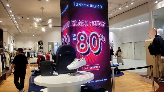 Black Friday 2025: Mua sắm rộn ràng nhưng vẫn có Nơi ế ẩm dù giảm giá lớn - Ảnh 10. Black Friday 2025: Mua sắm rộn ràng nhưng vẫn có Nơi ế ẩm dù giảm giá lớn - Ảnh 10.