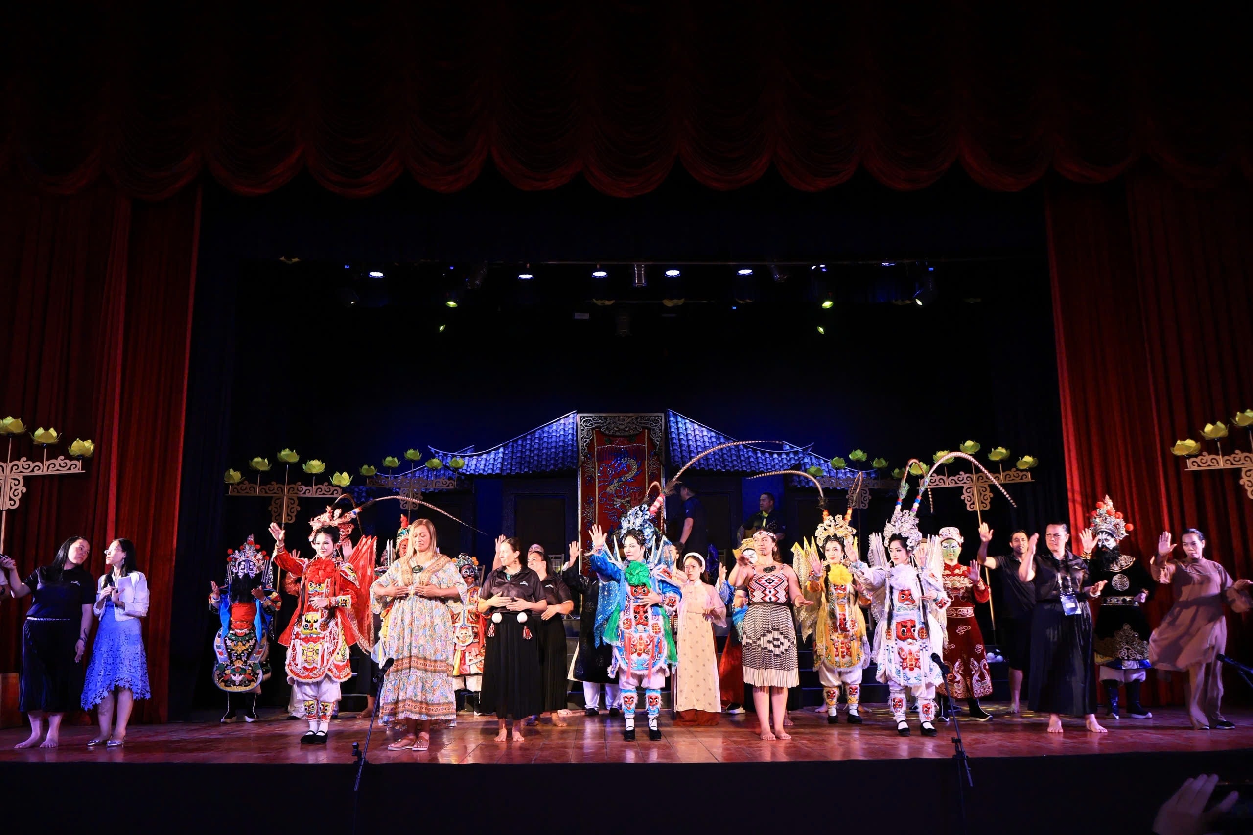 nghệ sĩ hát bội ảnh 1 nghe si hat boi anh 1