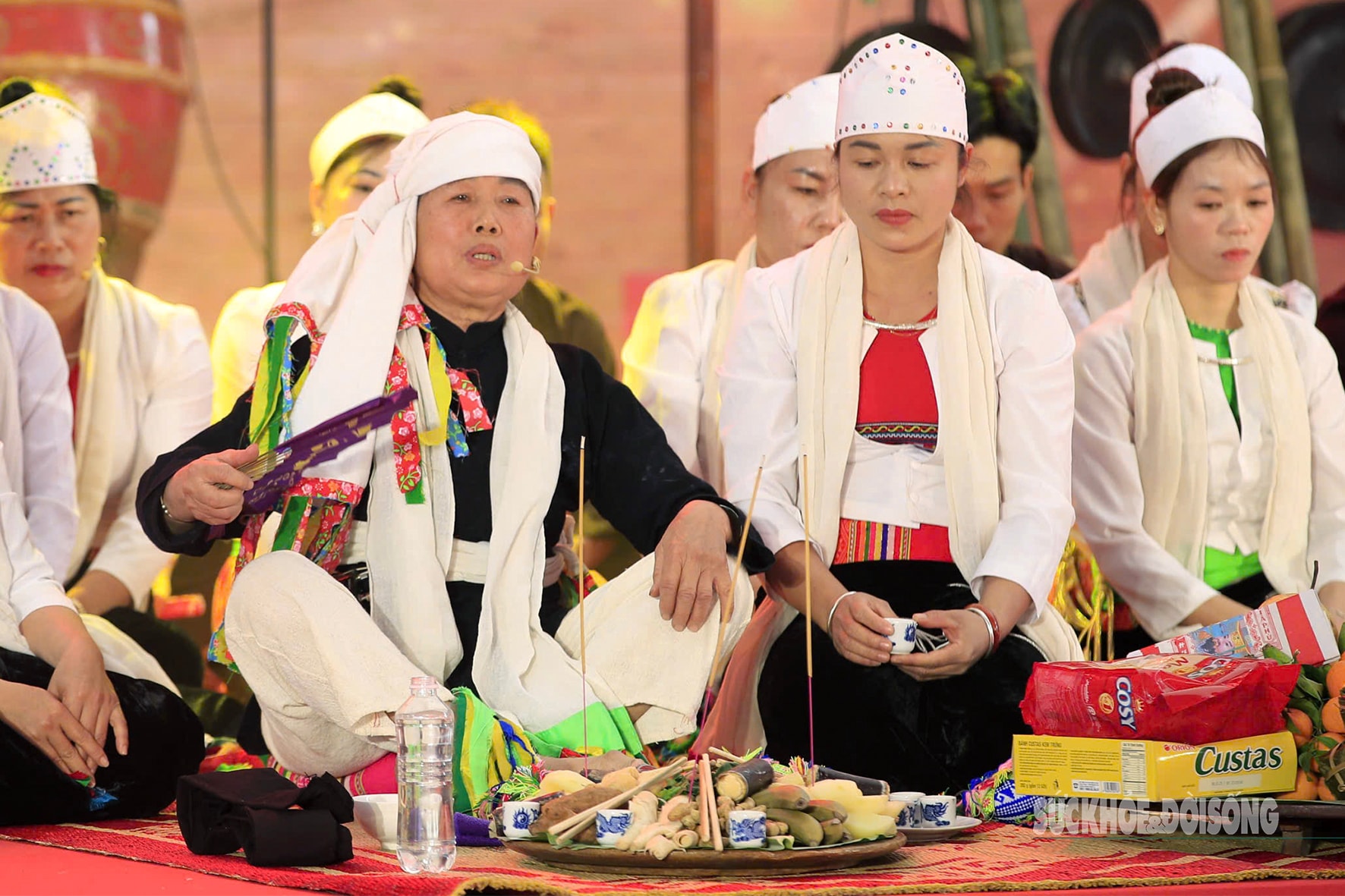 Xem bà Mo thực hiện nghi lễ 