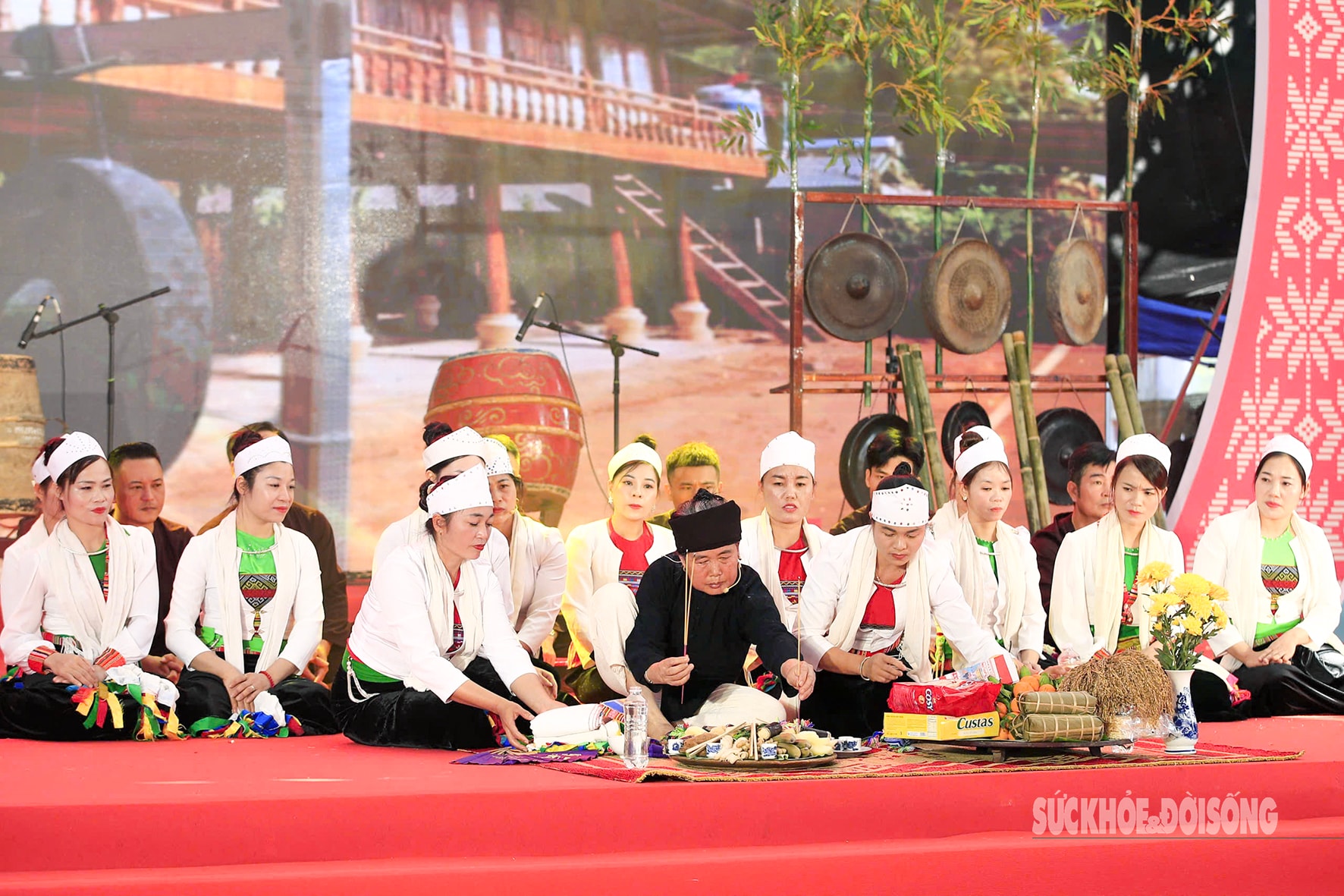 Xem bà Mo thực hiện nghi lễ 