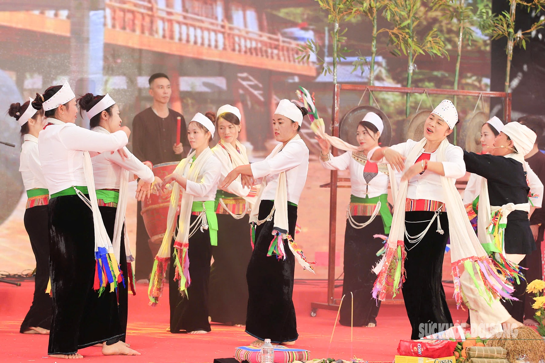 Xem bà Mo thực hiện nghi lễ 