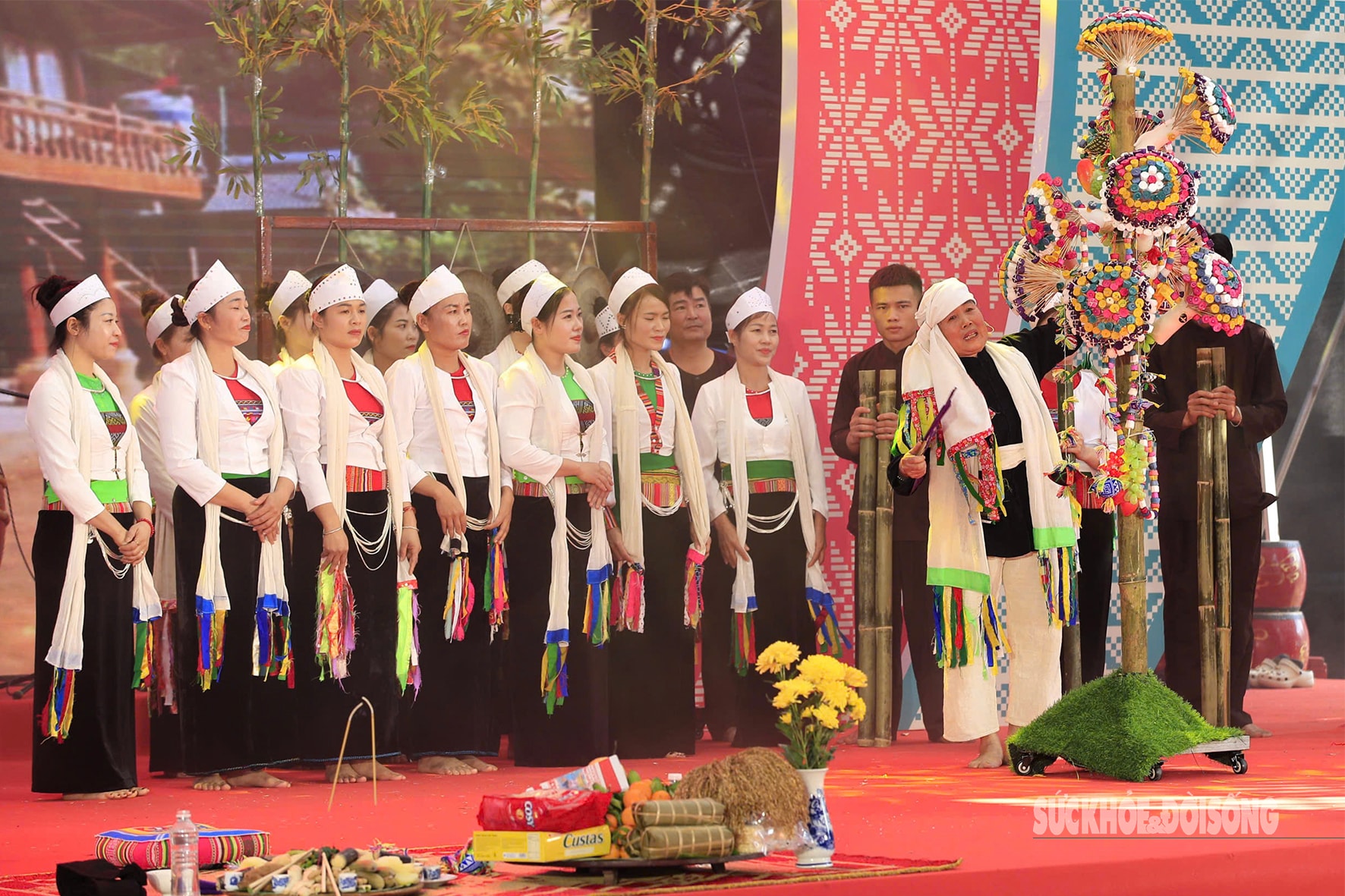 Xem bà Mo thực hiện nghi lễ 