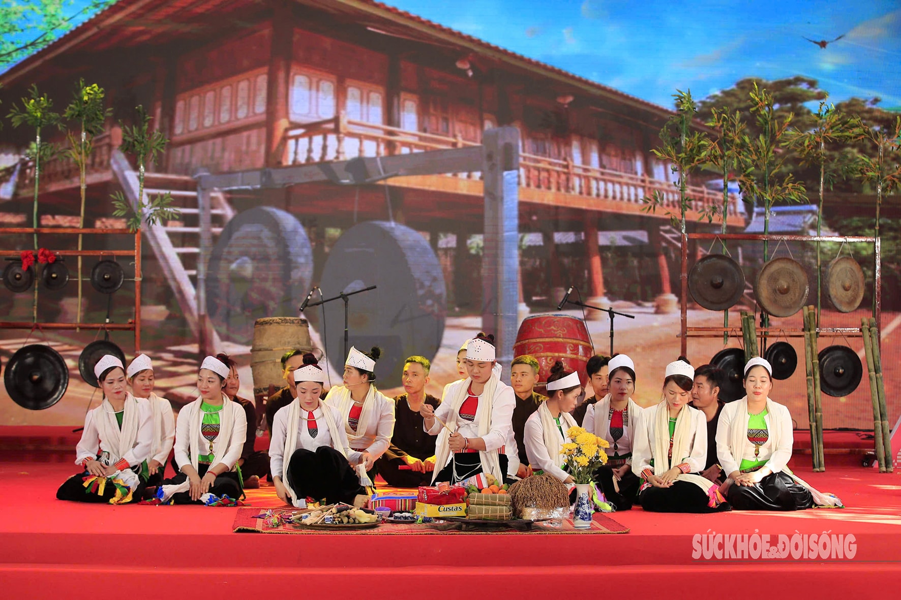 Xem bà Mo thực hiện nghi lễ 