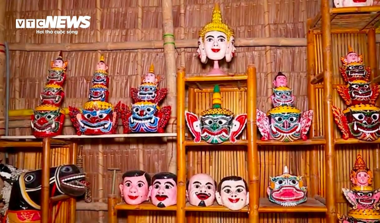 Trong kho tàng hơn 48.000 hiện vật và 214 di tích của tỉnh, nghề làm mão và mặt nạ Khmer vẫn giữ một vị trí đặc biệt – như phần hồn cốt của văn hóa Nam Bộ, tiếp tục tỏa sáng trong dòng chảy văn hóa hôm nay.