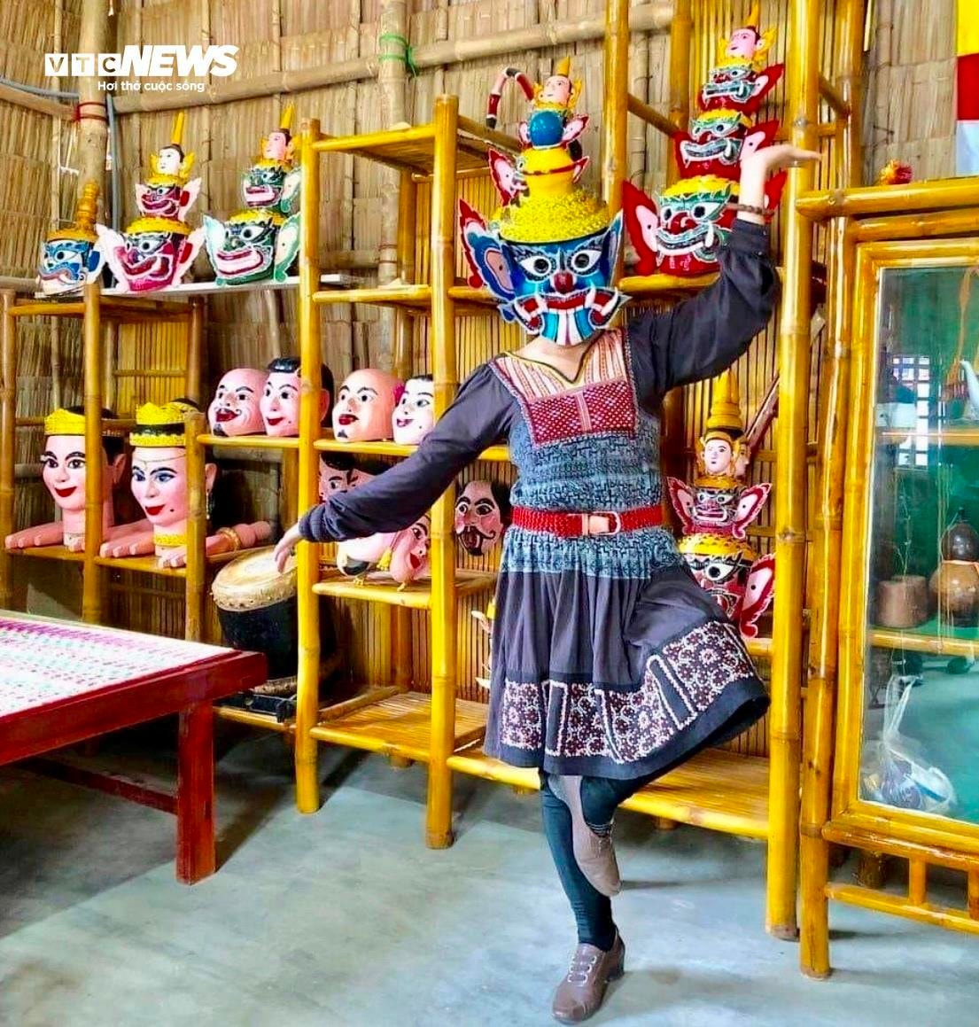 Theo ông Nguyễn Quỳnh Thiện, Phó Chủ tịch UBND tỉnh Vĩnh Long, địa phương hiện có 19 Di sản văn hóa phi vật thể quốc gia, trong đó nghề làm mão, mặt nạ Khmer giữ vị trí đặc biệt quan trọng. Nhờ sự tận tụy của đội ngũ nghệ nhân ở Trà Vinh, Hòa Thuận, Song Lộc, Châu Thành, Trà Cú…, nghề truyền thống này vẫn được duy trì trước sức ép của quá trình hiện đại hóa.