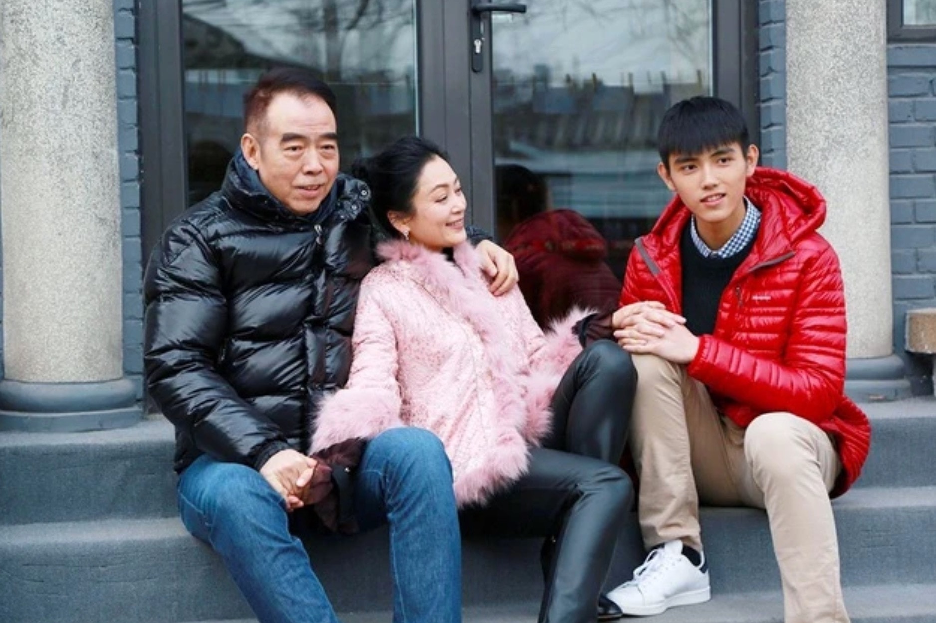 Vợ chồng Trần Hồng hỗ trợ con trai theo đuổi nghệ thuật.